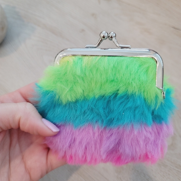 💕 NWOT Vegan Fur Colorful Coin Wallet Pouch - Picture 4 of 10